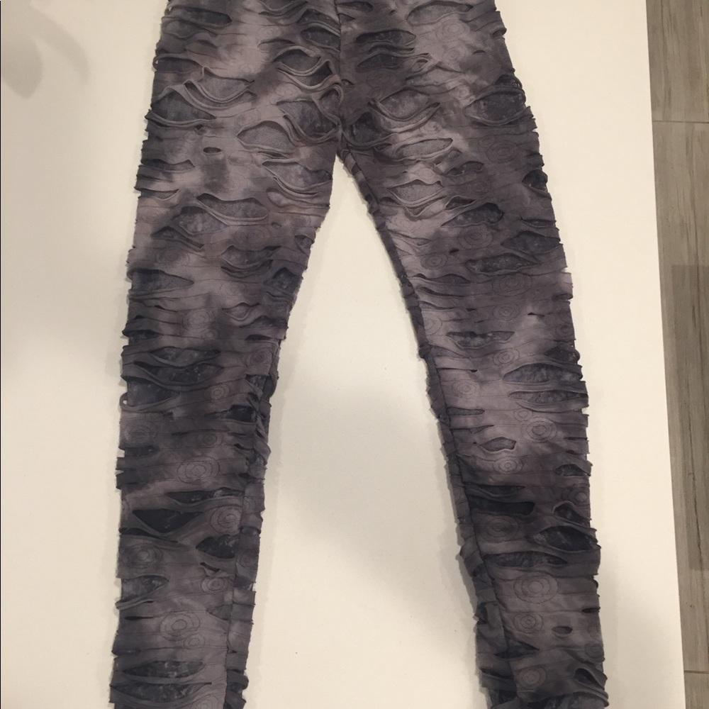Flirt distressed leggings never worn